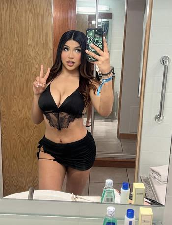 Vivian, 26  female escort, Indianapolis